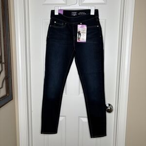 Levi Signature NWT Dark Blue Women's Pull-On Skinny Jeans